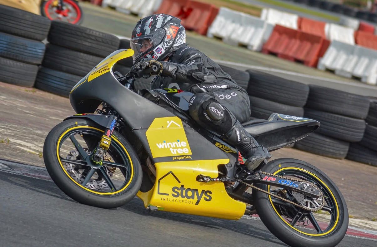 Ted Campbell leaning the #11 into a corner